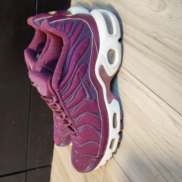 Women's Nike Air Max Plus TN "Bordeaux" - Picture 3 of 6